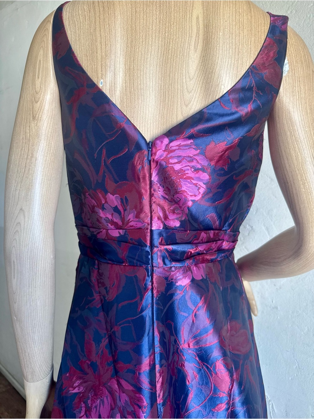 Carmen Marc Valvo Infusion Metallic Floral Jacquard High-Low Evening Gown M